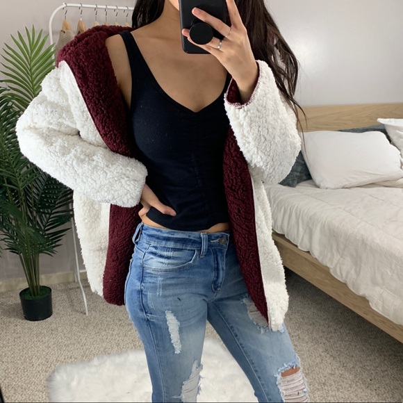 ๐ Burgundy White Reversible Teddy Jacket - Picture 7 of 8